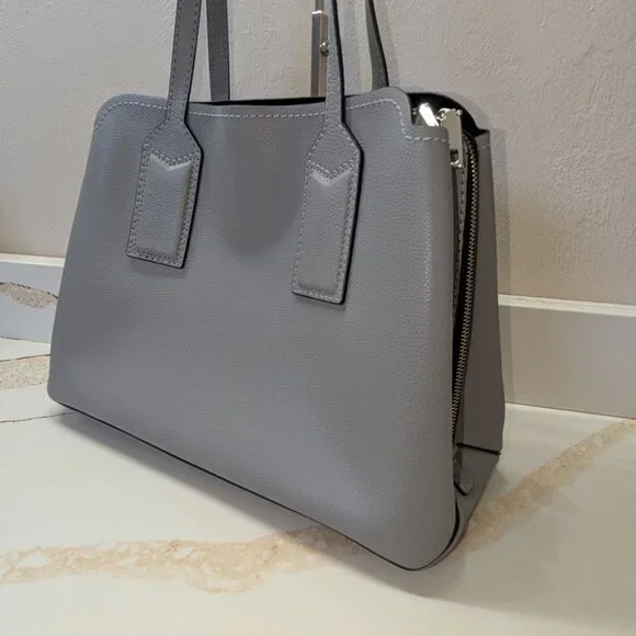Marc Jacobs leather bag plus pouch & large zip pocket. EUC! Can hold an iPad. - Picture 8 of 9